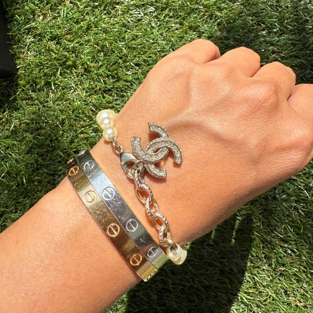 Chanel 19V Graduated Pearl Crystal Crystals CC Logo Charm Pendant Bracelet Gold - Picture 9 of 13